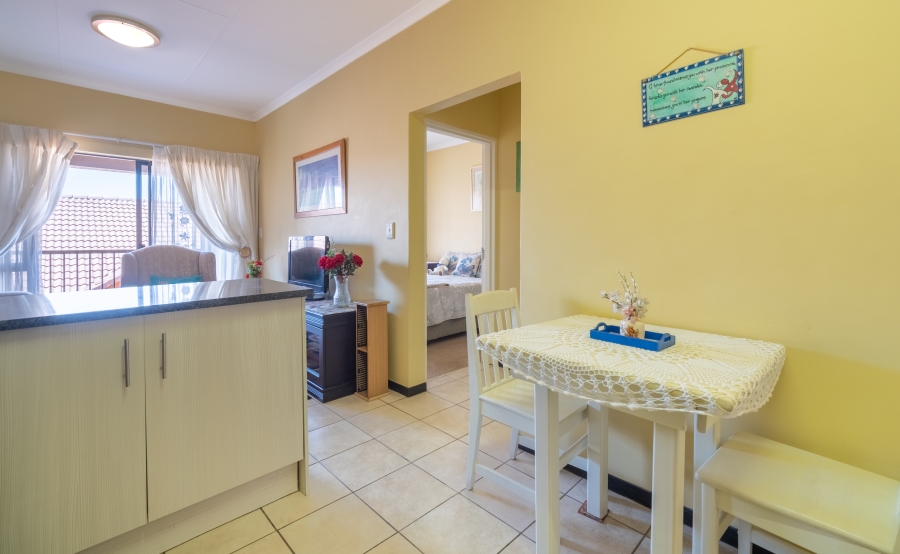 1 Bedroom Property for Sale in Featherbrooke Hills Retirement Gauteng