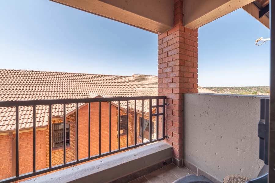 1 Bedroom Property for Sale in Featherbrooke Hills Retirement Gauteng