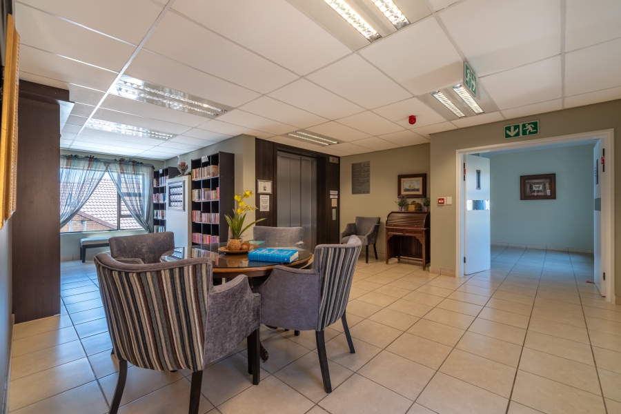 1 Bedroom Property for Sale in Featherbrooke Hills Retirement Gauteng