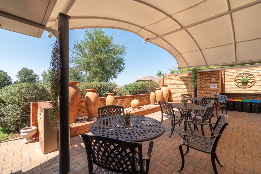 1 Bedroom Property for Sale in Featherbrooke Hills Retirement Gauteng