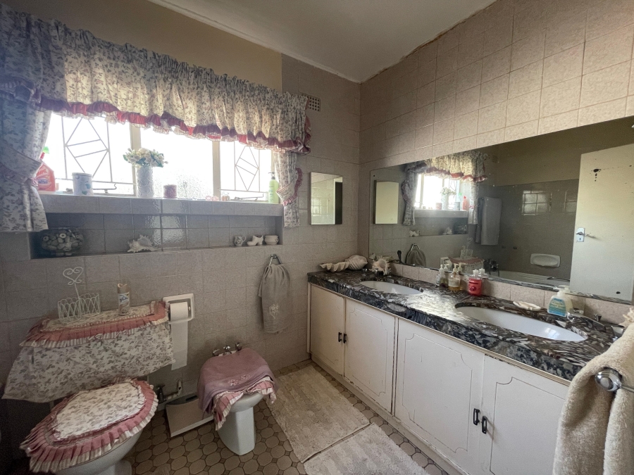 4 Bedroom Property for Sale in Three Rivers Proper Gauteng