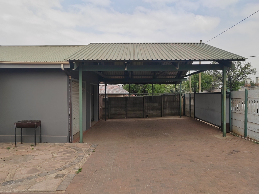 8 Bedroom Property for Sale in Anzac Gauteng