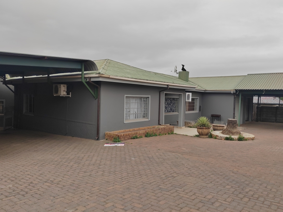 8 Bedroom Property for Sale in Anzac Gauteng