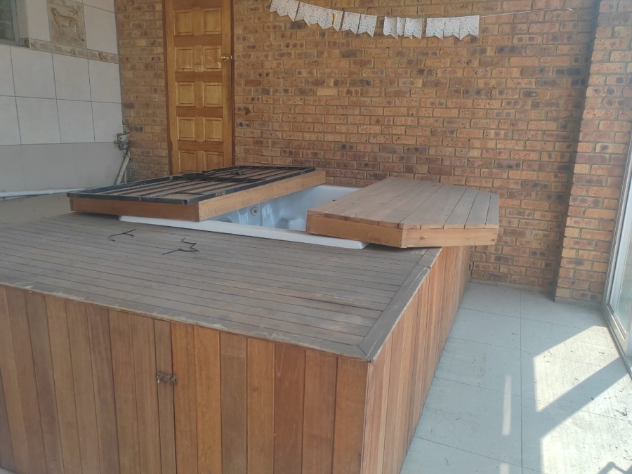 8 Bedroom Property for Sale in Anzac Gauteng