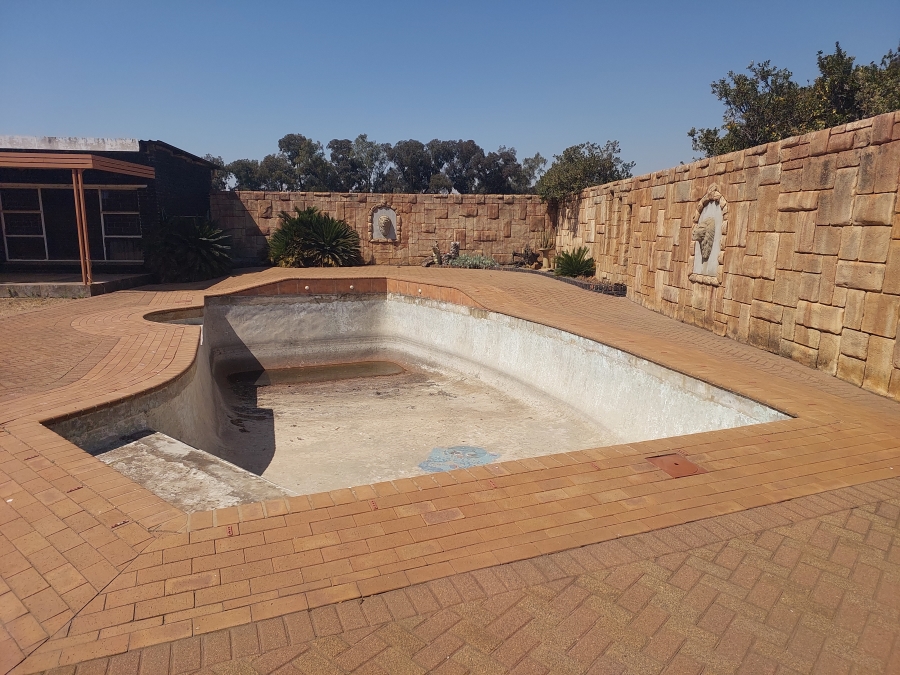 11 Bedroom Property for Sale in Valley Settlements A H Gauteng