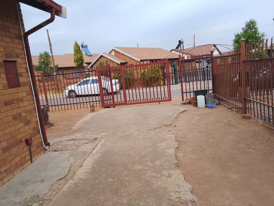 2 Bedroom Property for Sale in Soshanguve WW Gauteng