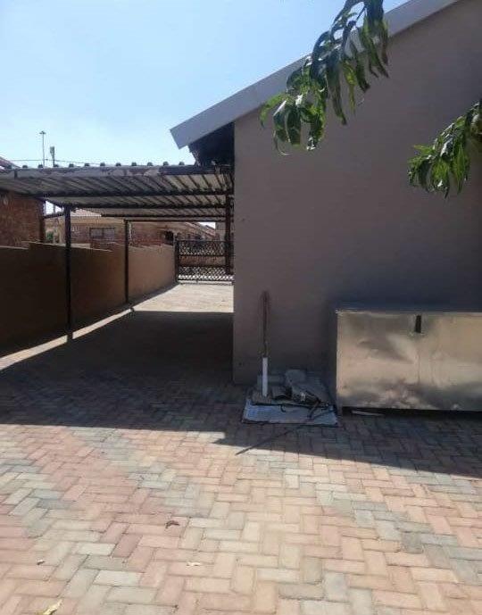 2 Bedroom Property for Sale in Soshanguve WW Gauteng