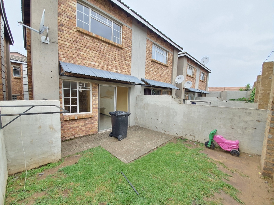 To Let 2 Bedroom Property for Rent in Birchleigh Gauteng