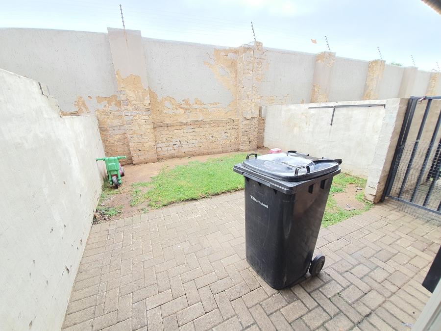 To Let 2 Bedroom Property for Rent in Birchleigh Gauteng