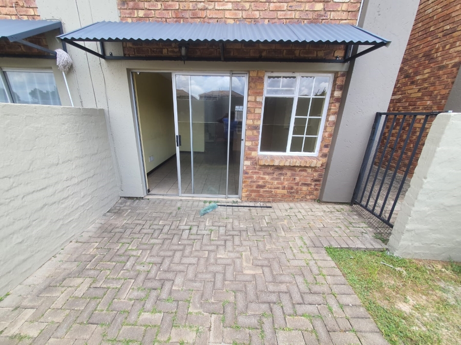 To Let 2 Bedroom Property for Rent in Birchleigh Gauteng