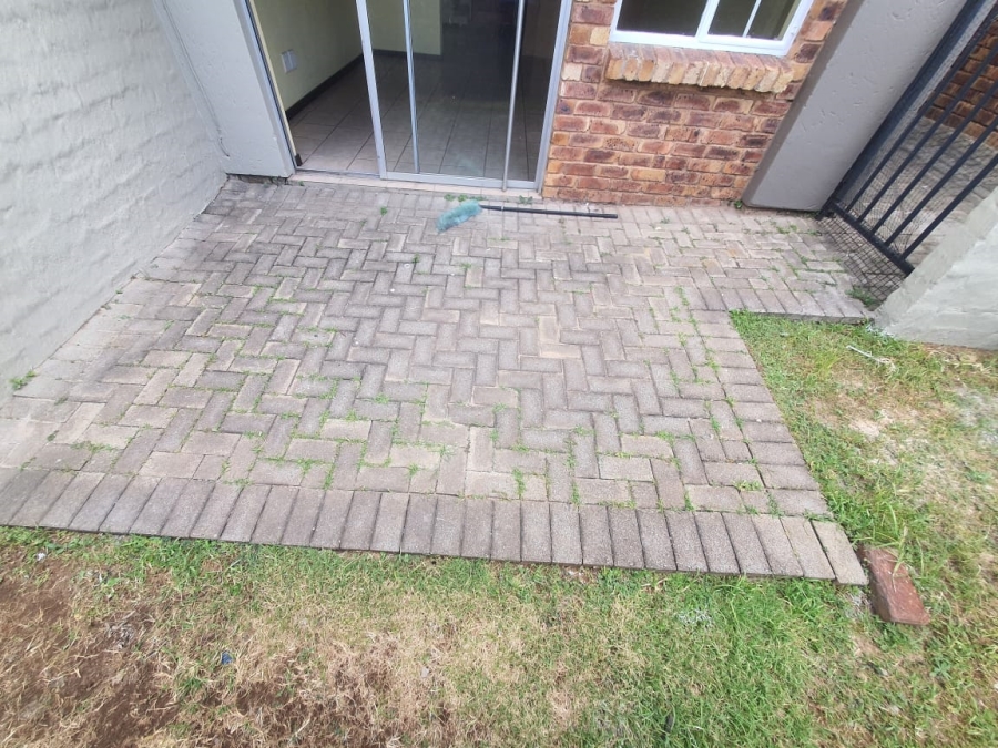 To Let 2 Bedroom Property for Rent in Birchleigh Gauteng