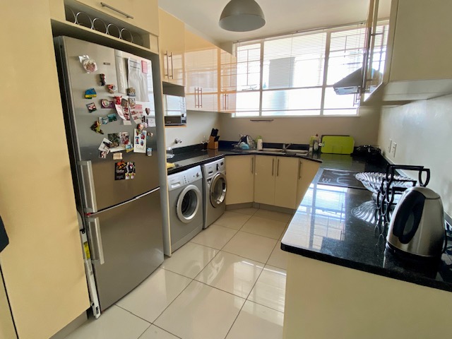 To Let 1 Bedroom Property for Rent in Illovo Gauteng