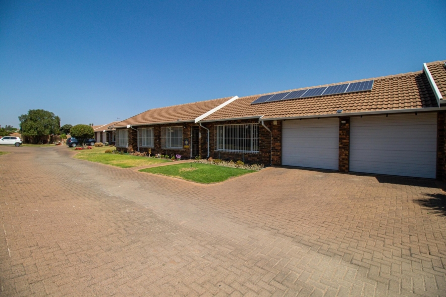 3 Bedroom Property for Sale in Goedeburg Gauteng