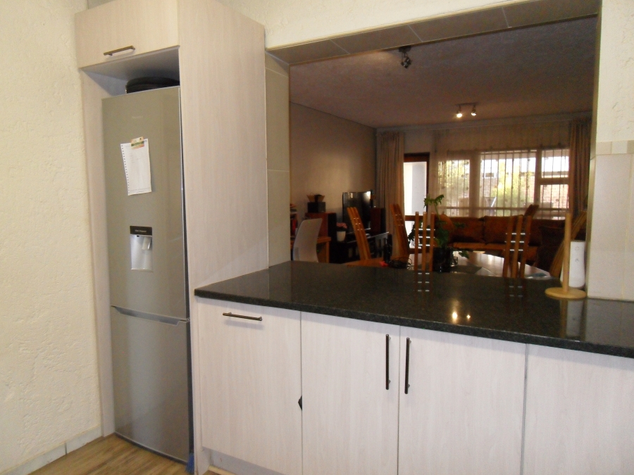 2 Bedroom Property for Sale in Corlett Gardens Gauteng