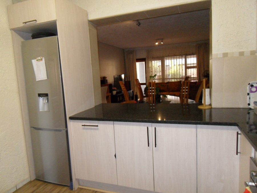 2 Bedroom Property for Sale in Corlett Gardens Gauteng