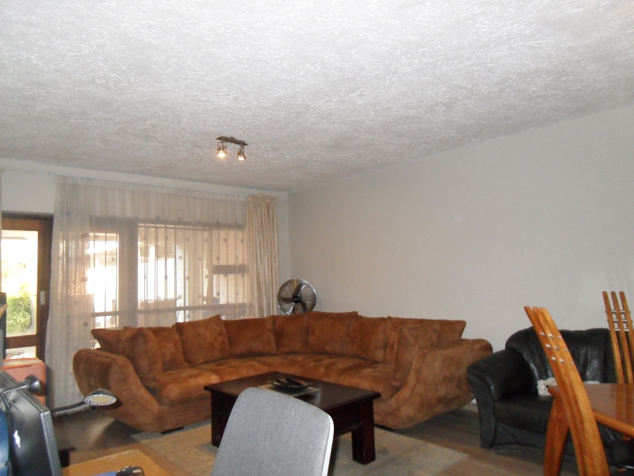 2 Bedroom Property for Sale in Corlett Gardens Gauteng