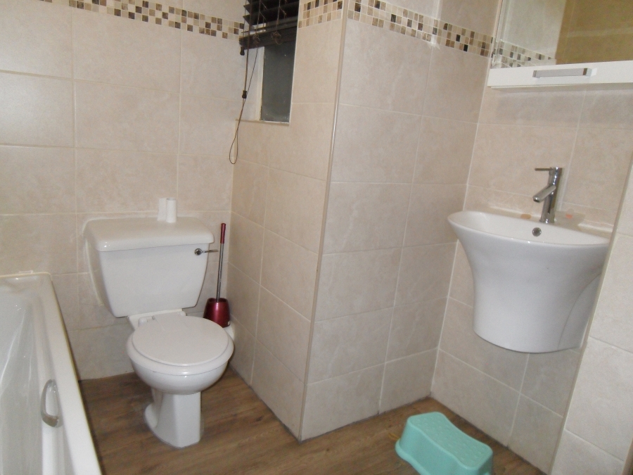 2 Bedroom Property for Sale in Corlett Gardens Gauteng