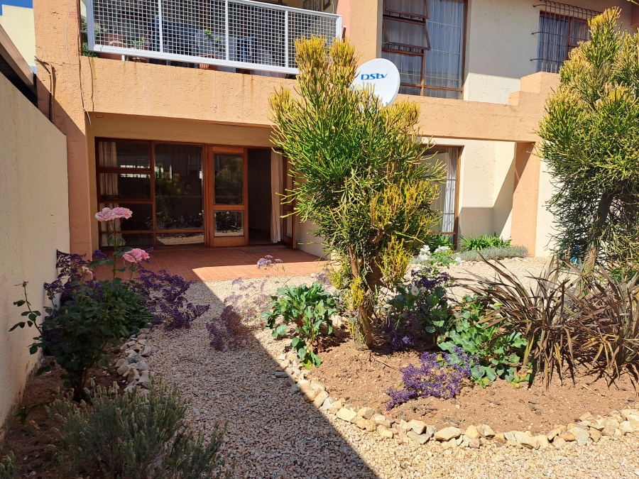 2 Bedroom Property for Sale in Corlett Gardens Gauteng