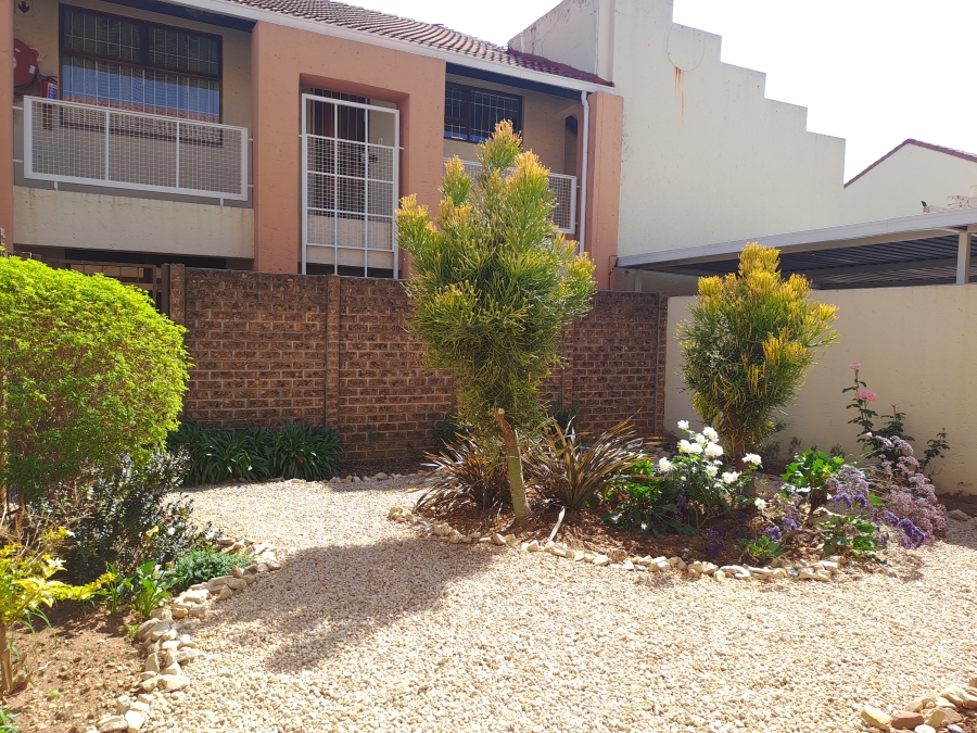 2 Bedroom Property for Sale in Corlett Gardens Gauteng