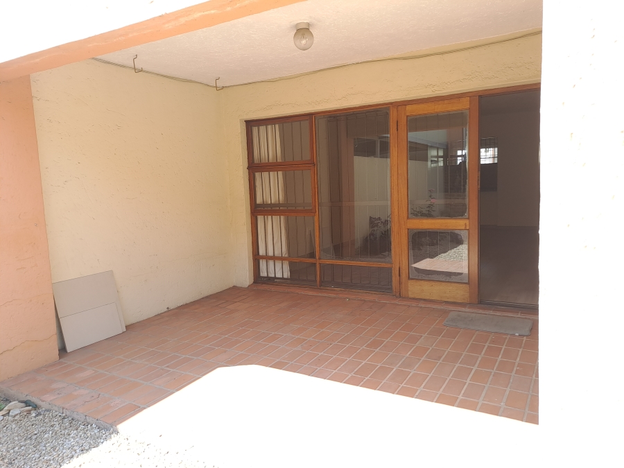 2 Bedroom Property for Sale in Corlett Gardens Gauteng