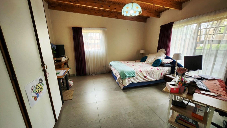 4 Bedroom Property for Sale in Eldoraigne Gauteng