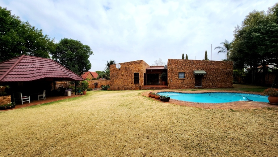 4 Bedroom Property for Sale in Eldoraigne Gauteng