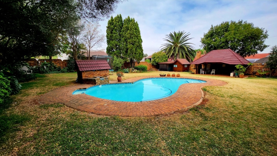 4 Bedroom Property for Sale in Eldoraigne Gauteng