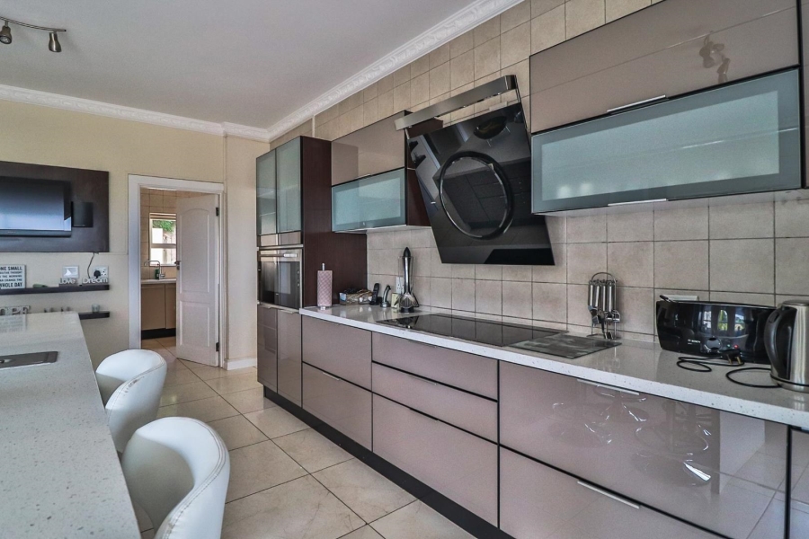 6 Bedroom Property for Sale in Cornwall Hill Gauteng