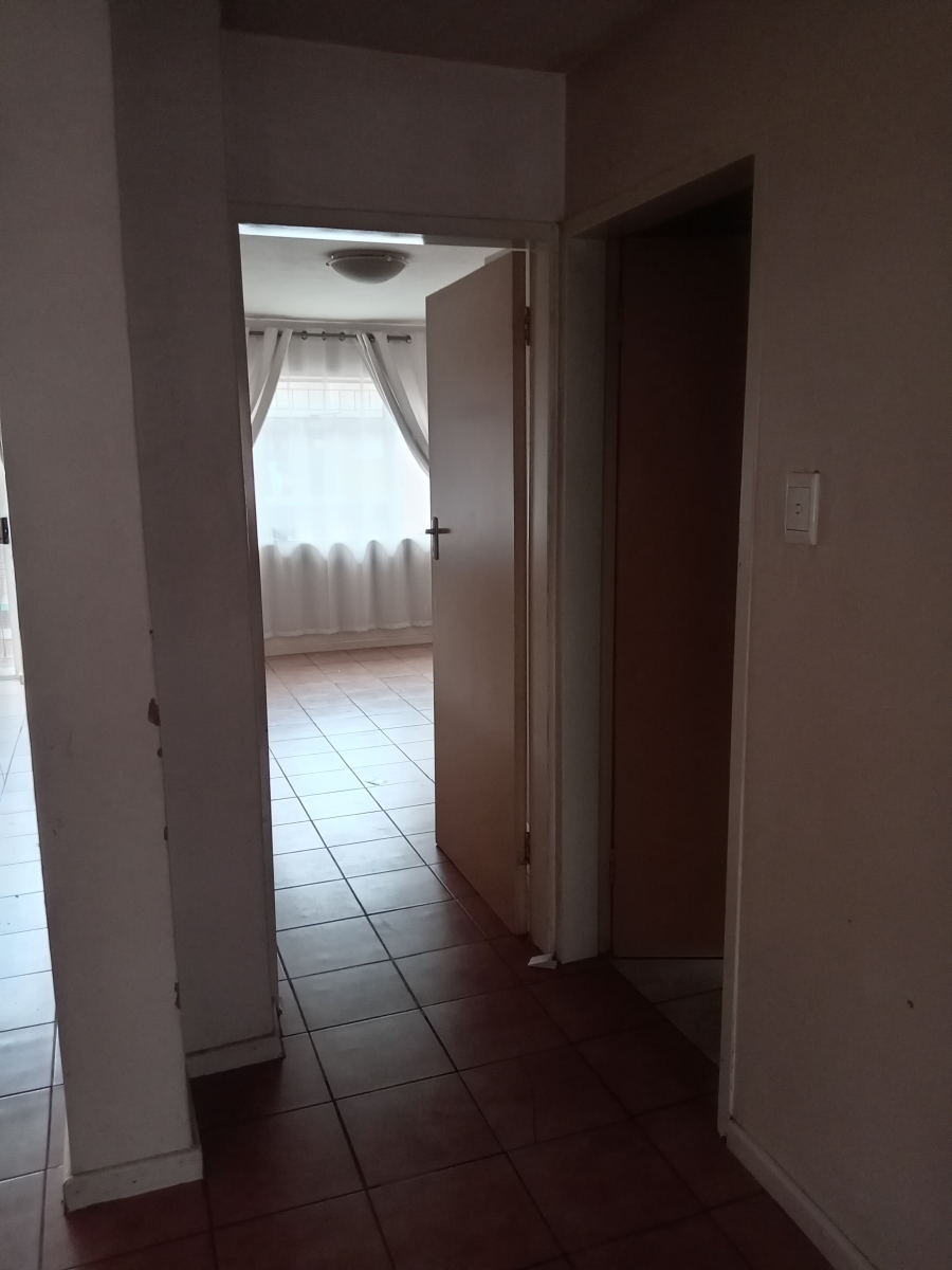 2 Bedroom Property for Sale in Die Hoewes Gauteng