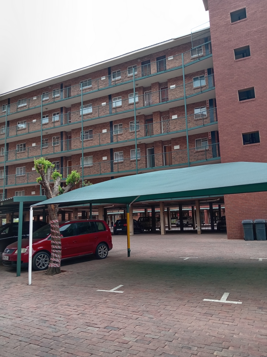 2 Bedroom Property for Sale in Die Hoewes Gauteng