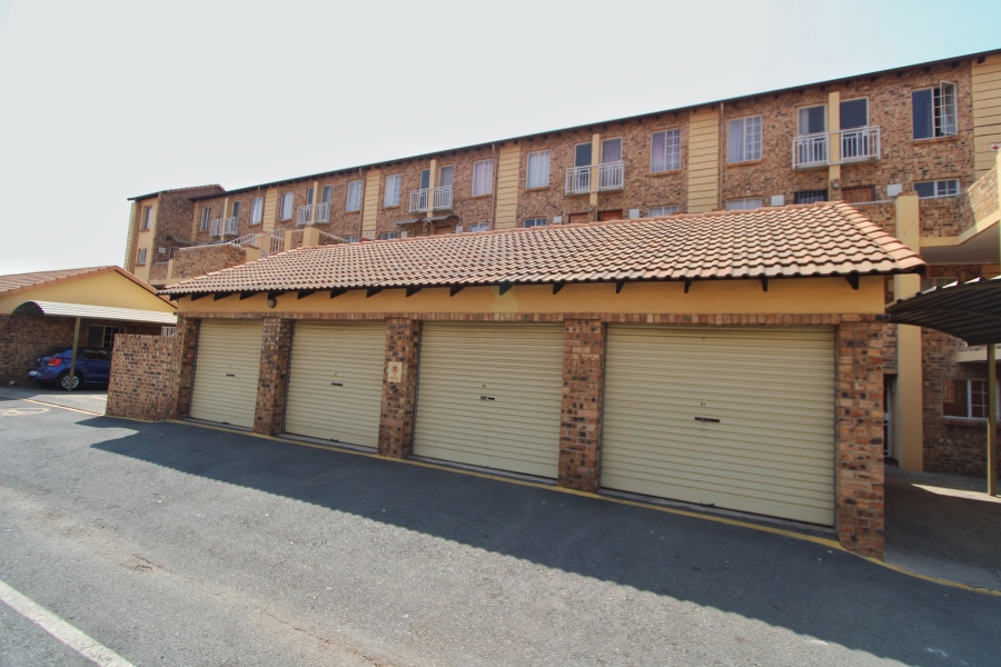 2 Bedroom Property for Sale in Halfway Gardens Gauteng