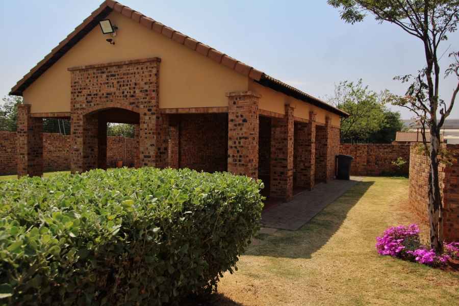 2 Bedroom Property for Sale in Halfway Gardens Gauteng