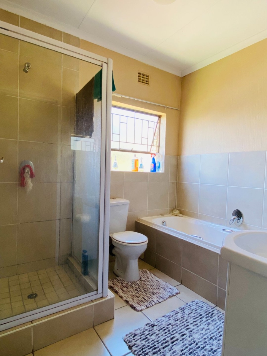 2 Bedroom Property for Sale in Amorosa Gauteng