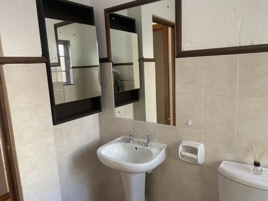 To Let 2 Bedroom Property for Rent in Paulshof Gauteng