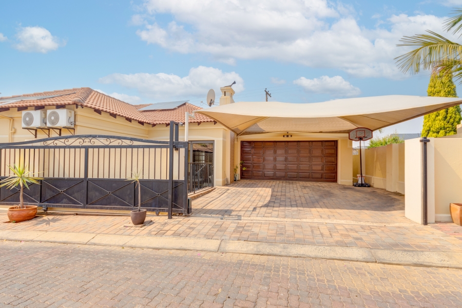 3 Bedroom Property for Sale in Broadacres Gauteng