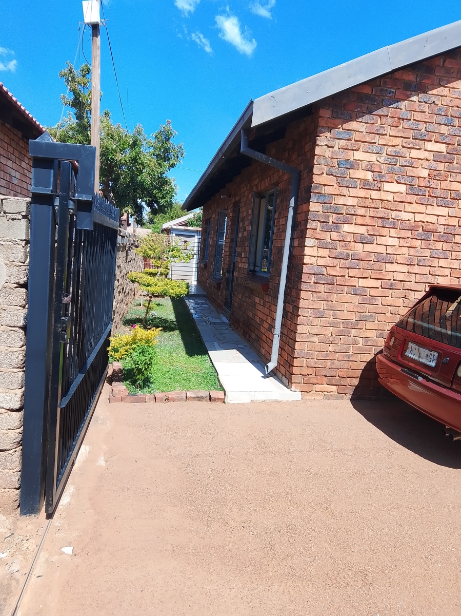 4 Bedroom Property for Sale in Atteridgeville Gauteng