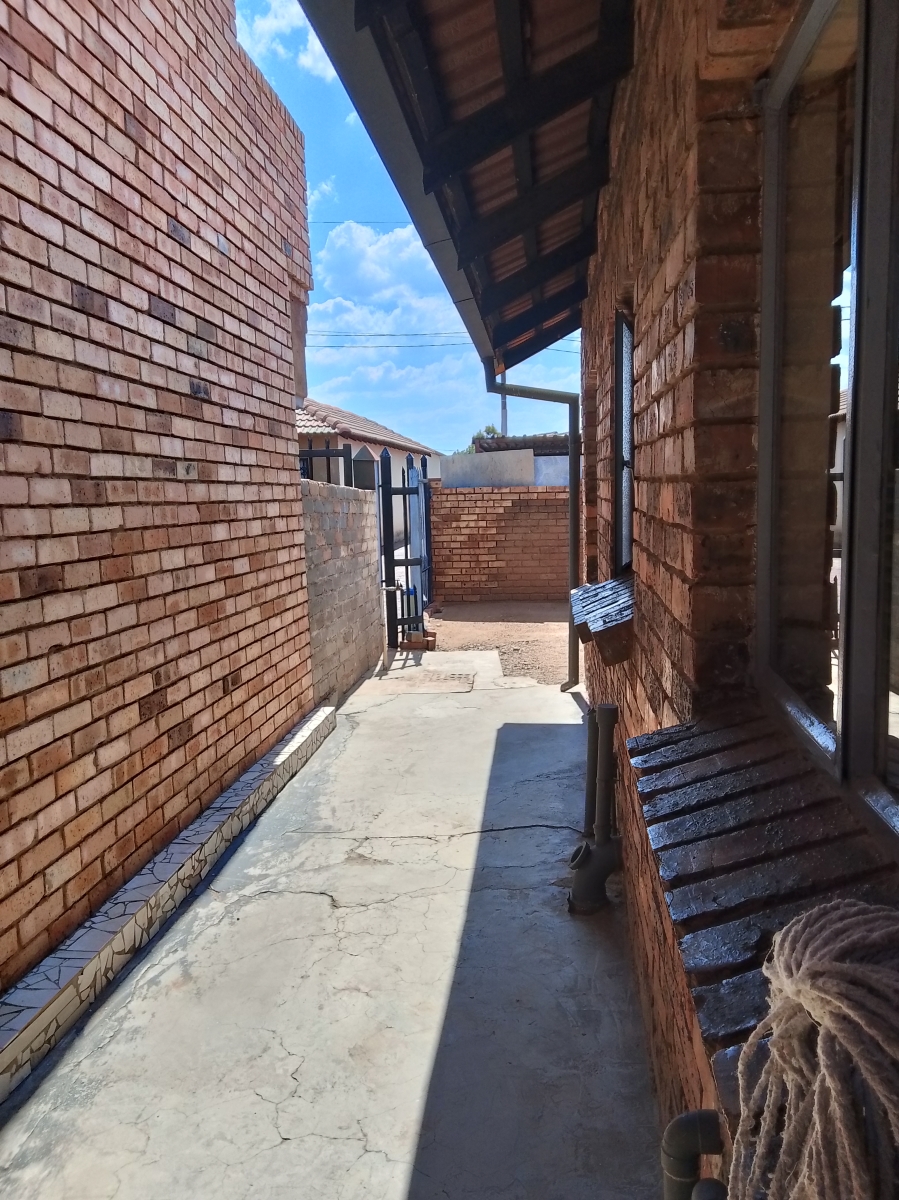 4 Bedroom Property for Sale in Atteridgeville Gauteng