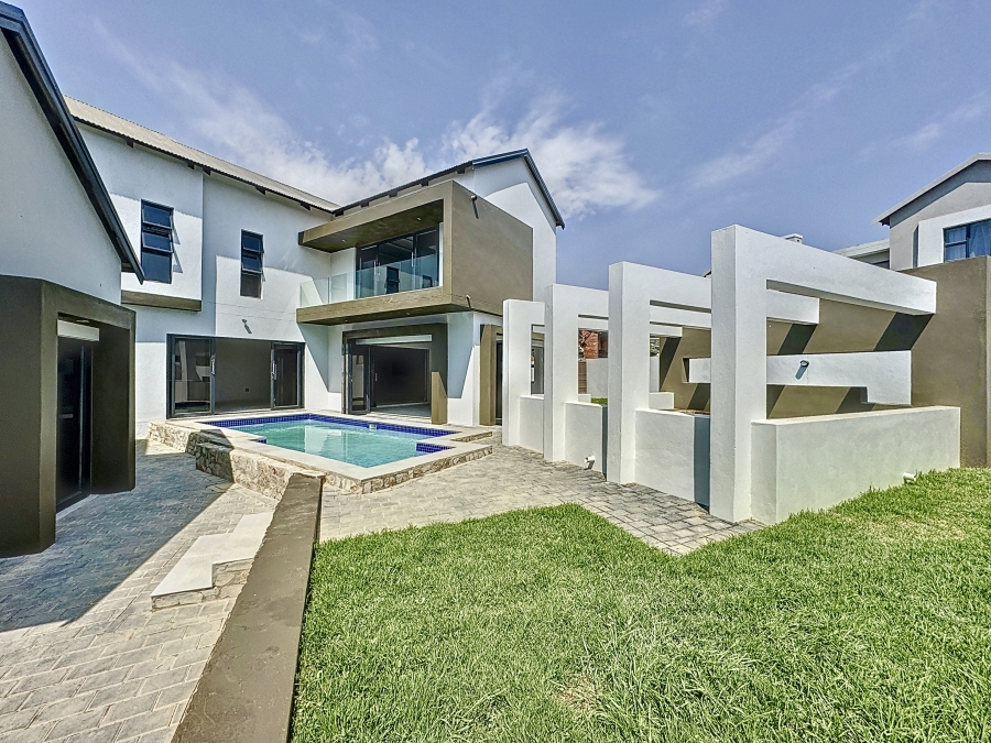 5 Bedroom Property for Sale in Six Fountains Residential Estate Gauteng