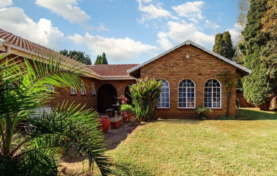 4 Bedroom Property for Sale in Crystal Park Gauteng