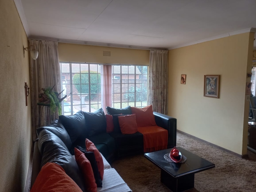 4 Bedroom Property for Sale in Crystal Park Gauteng