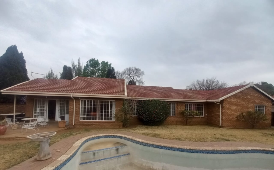 4 Bedroom Property for Sale in Crystal Park Gauteng