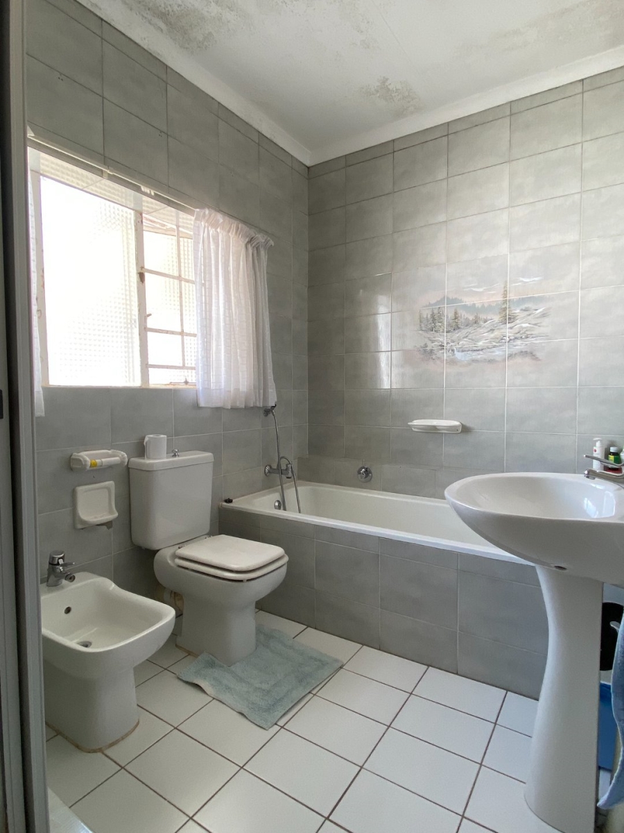 5 Bedroom Property for Sale in Horison Gauteng