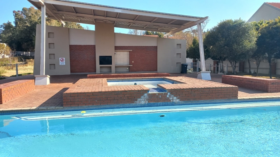 To Let 2 Bedroom Property for Rent in Paulshof Gauteng