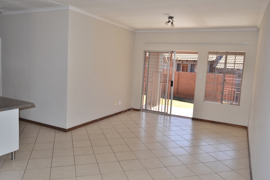 To Let 2 Bedroom Property for Rent in Monavoni Gauteng