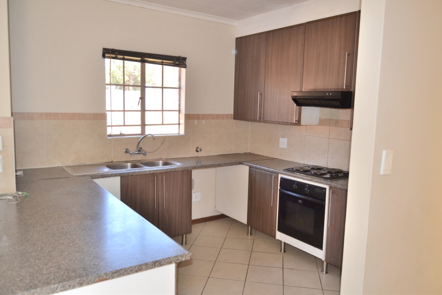 To Let 2 Bedroom Property for Rent in Monavoni Gauteng