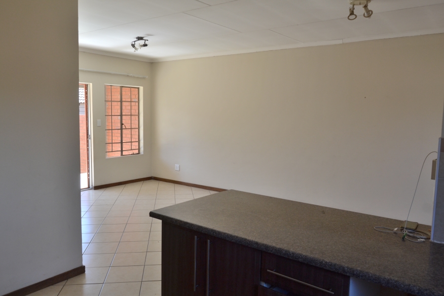 To Let 2 Bedroom Property for Rent in Monavoni Gauteng