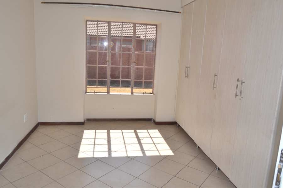 To Let 2 Bedroom Property for Rent in Monavoni Gauteng