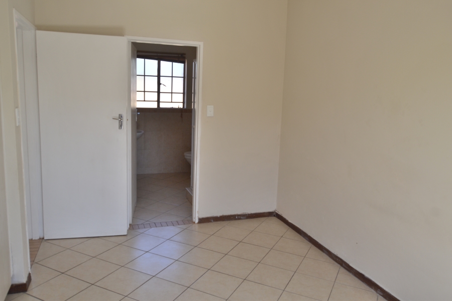 To Let 2 Bedroom Property for Rent in Monavoni Gauteng