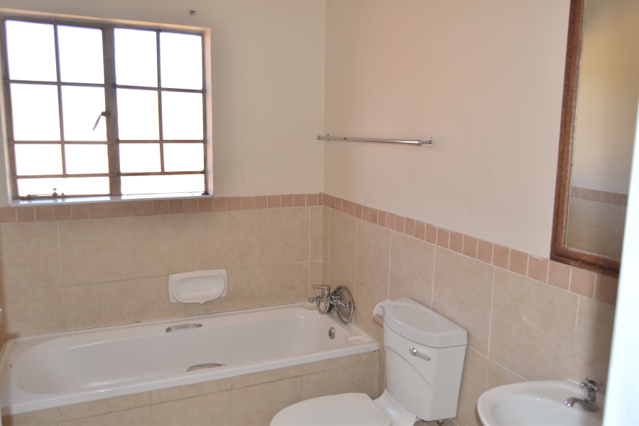 To Let 2 Bedroom Property for Rent in Monavoni Gauteng