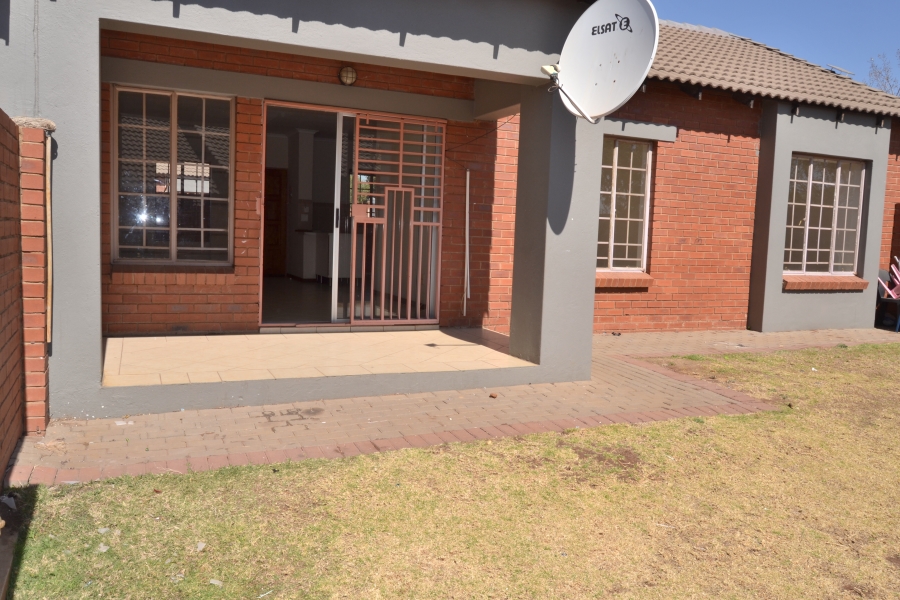 To Let 2 Bedroom Property for Rent in Monavoni Gauteng